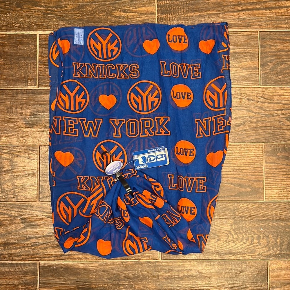 NWT New York Knicks NYK Infinity Scarf